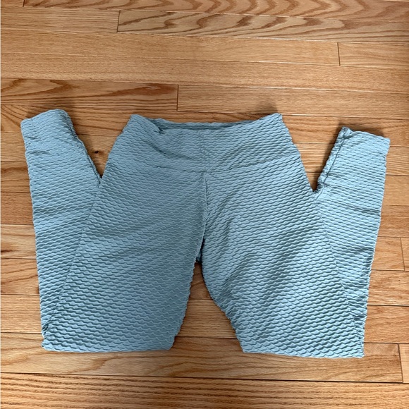 Booty by Brabants Croco Sports Bra and Leggings Set - Picture 4 of 5